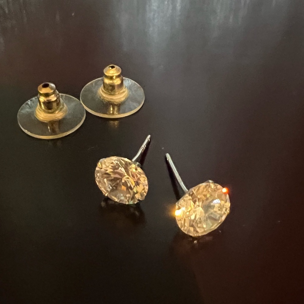Sparkling cubic zirconia earrings